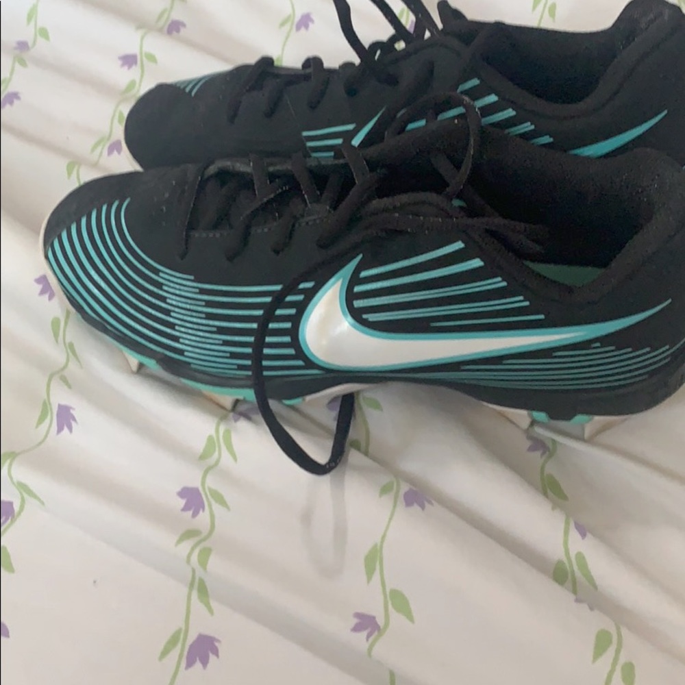 Shoes - Picture 2 of 3